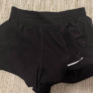 Lululemon Hotty Hot Shorts 2.5" size 4